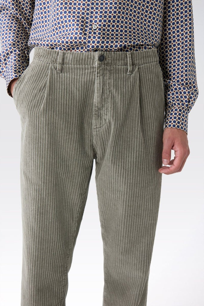 Corduroy Chino Loose Carrot Fit / Pigment Beetle - STER/EO MUCTrousersThe.Nim31Green