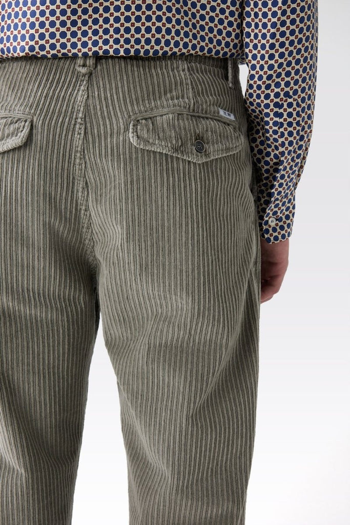 Corduroy Chino Loose Carrot Fit / Pigment Beetle - STER/EO MUCTrousersThe.Nim31Green